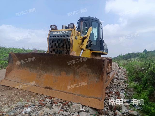 山推SD16标准型推土机