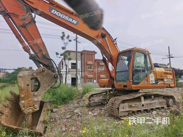 斗山DH215-9挖掘机