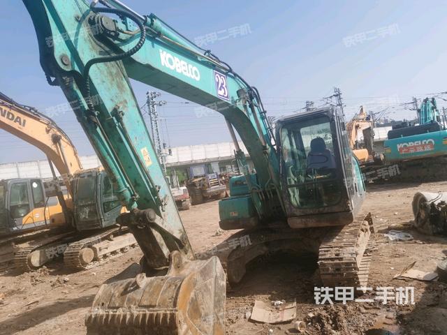神钢SK130-8挖掘机