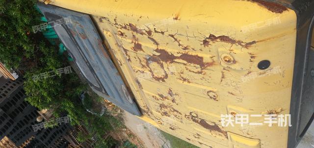 驾驶室顶部（整机外观）