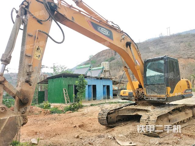 雷沃重工FR220挖掘机