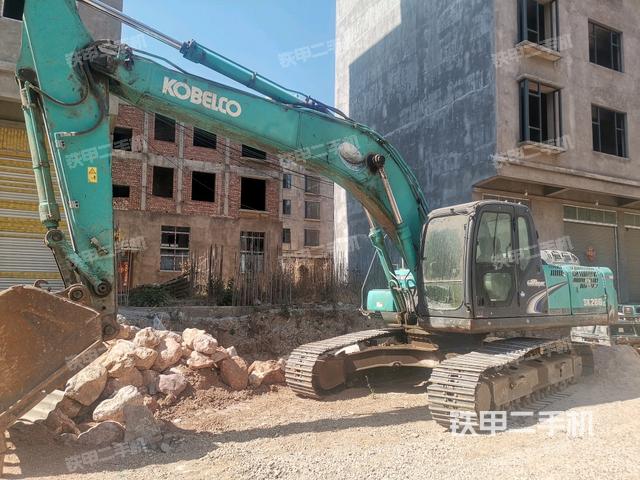 神鋼SK260LC-8挖掘機(jī)