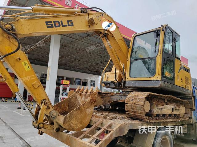 山东临工E675F挖掘机