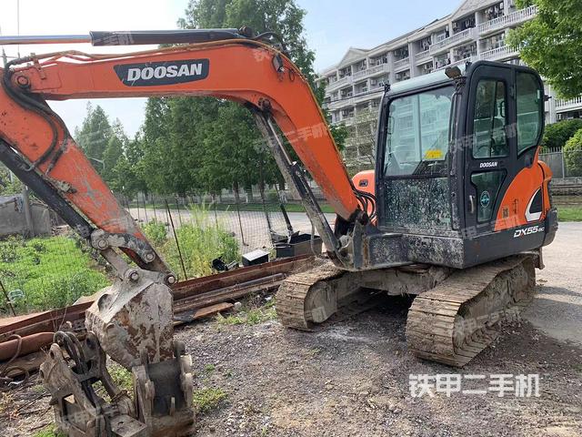 斗山DX55-9C挖掘机