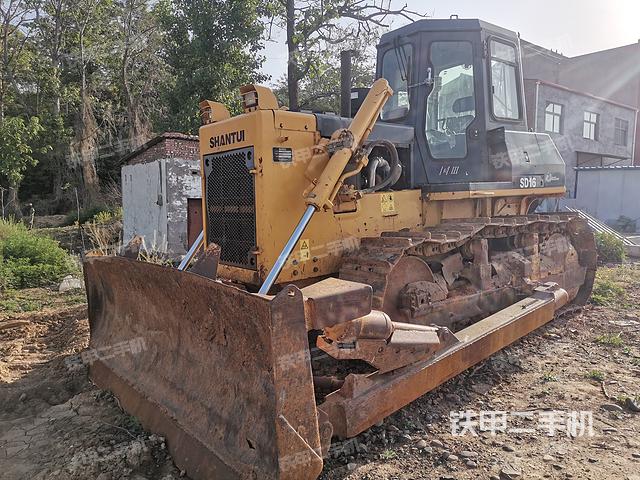 山推SD16标准型推土机