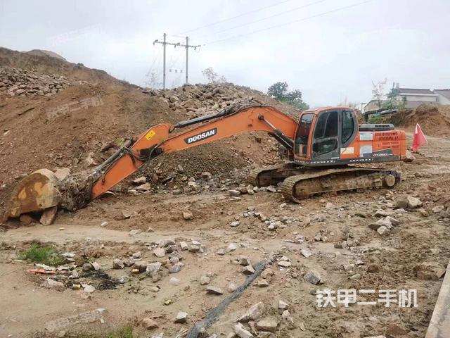 斗山DX225LC-9C挖掘机