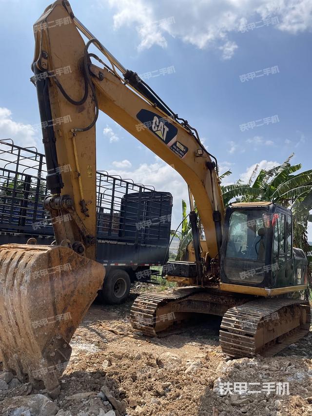 卡特彼勒CAT®318D2 L 小型液压挖掘机