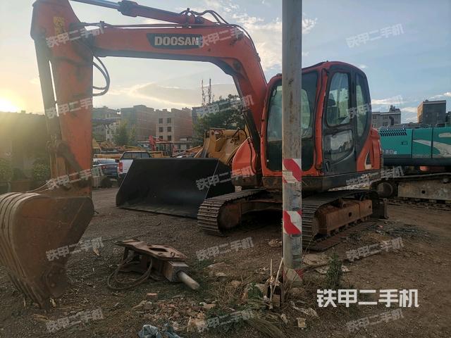斗山DX75-9C挖掘机