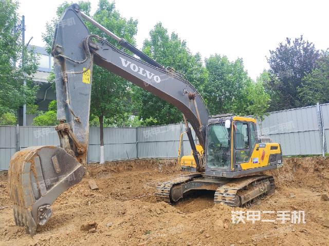 沃尔沃EC210D挖掘机