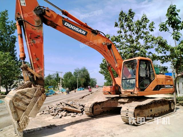 斗山DH225LC-9挖掘机