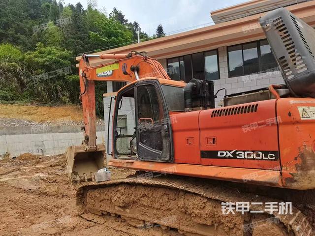 斗山DX260LC挖掘机