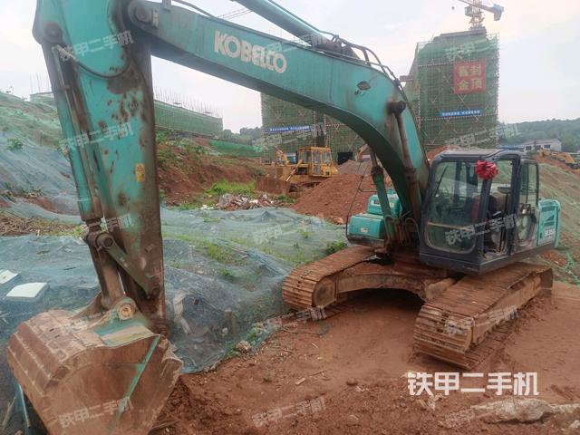 神钢SK260LC-8挖掘机