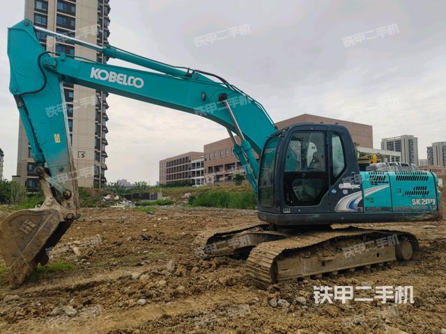 神钢SK200-8挖掘机