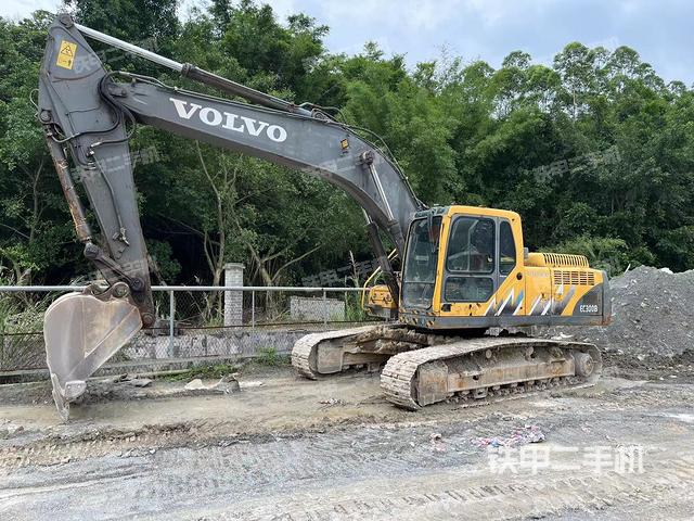 沃尔沃EC240BLC挖掘机