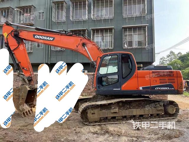斗山DX220LC-9C挖掘机