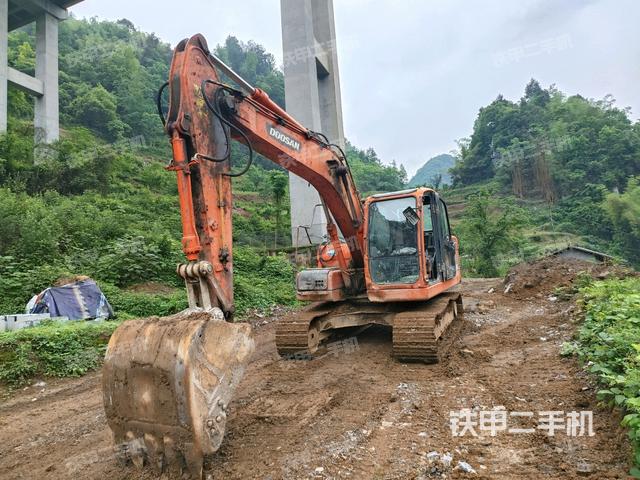 斗山DX150LC挖掘机