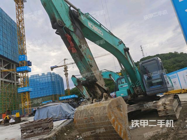 神钢SK260LC-8挖掘机