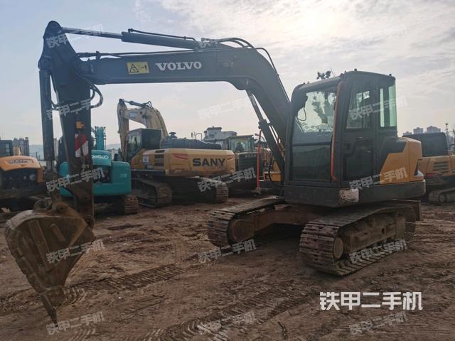 沃尔沃EC75DAG挖掘机