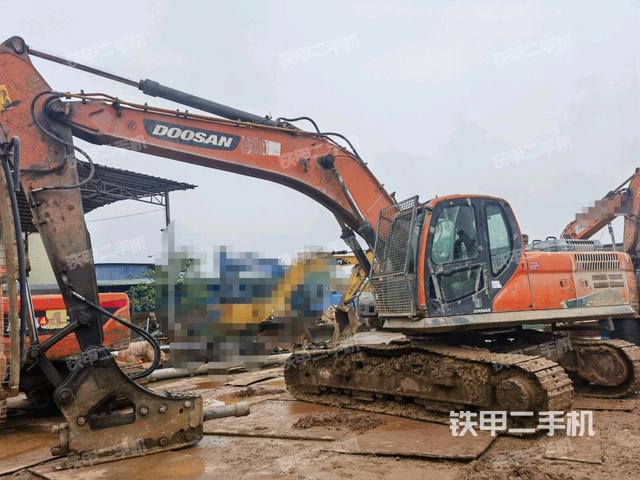 斗山DX260LC-9C挖掘机