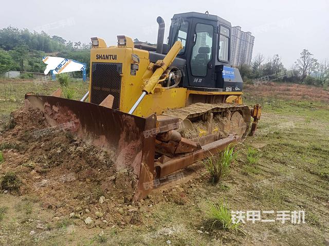 山推SD16标准型推土机