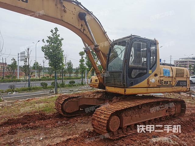 柳工CLG925D挖掘机