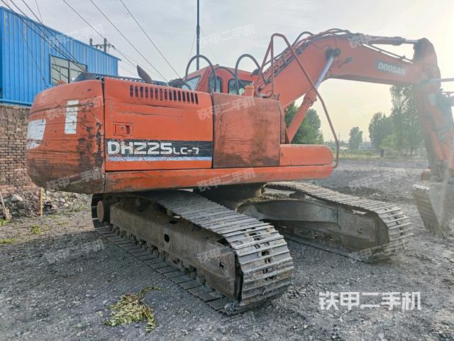 斗山DH225LC-7挖掘机
