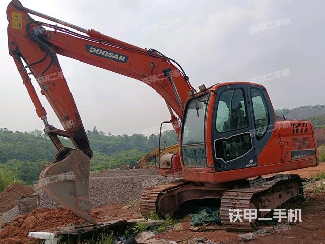 斗山DX120挖掘机