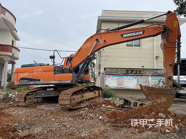 斗山DX260LC-9C挖掘机