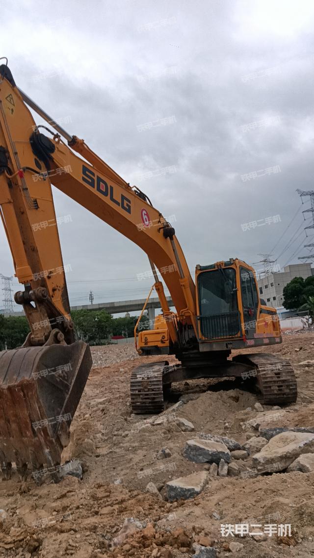 山东临工LG6210E挖掘机