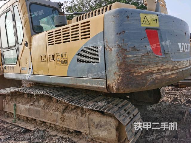 沃尔沃EC240B挖掘机