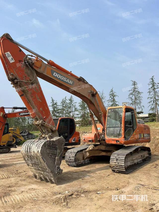 斗山DH225LC-9挖掘机