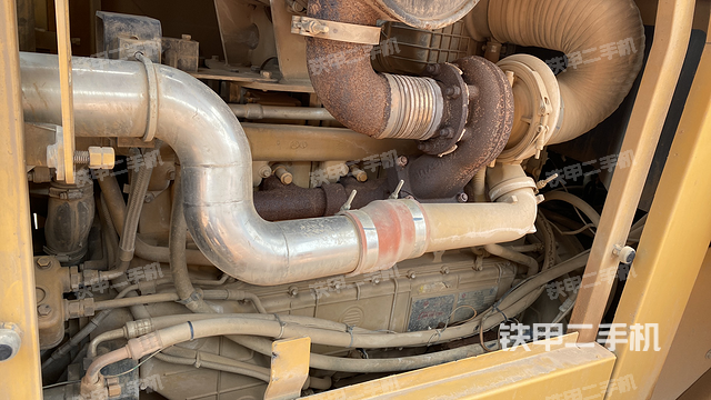 发动机左侧（整机外观及大件）