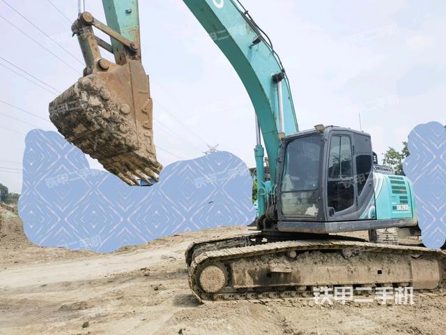 神钢SK260LC-10挖掘机