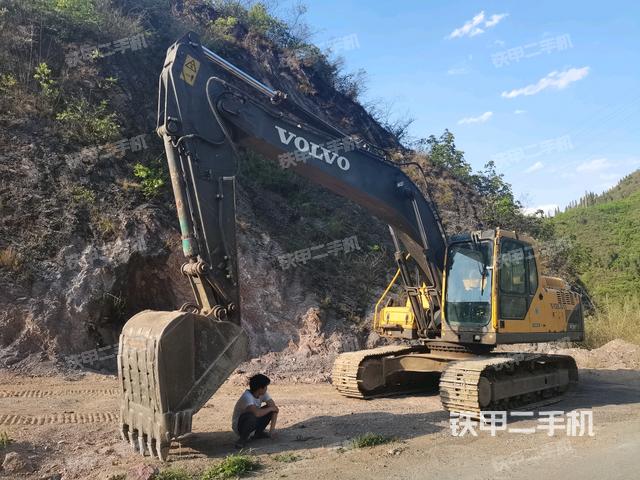 沃尔沃EC210B挖掘机