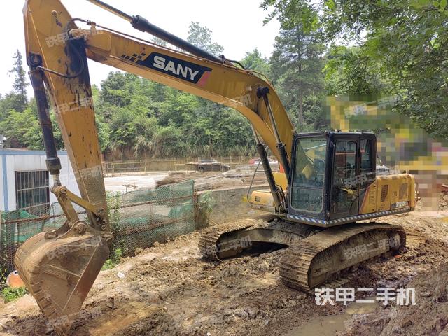 三一重工SY215C挖掘机