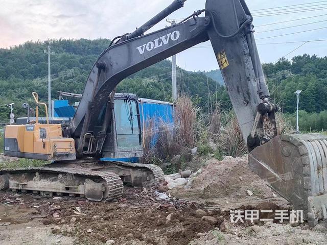 沃尔沃EC210D挖掘机