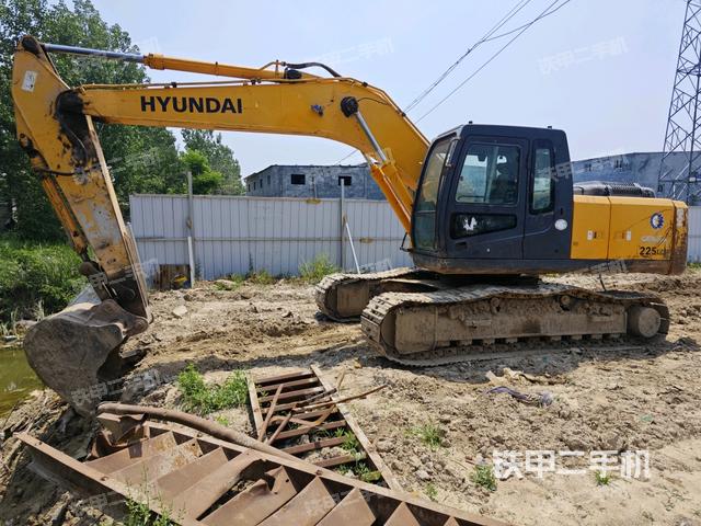 现代R225LC-7挖掘机