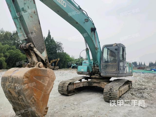 神钢SK260LC-8挖掘机