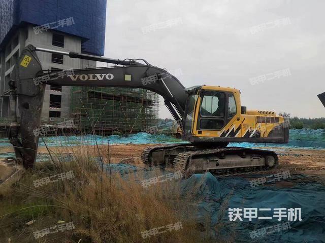 沃尔沃EC240B挖掘机