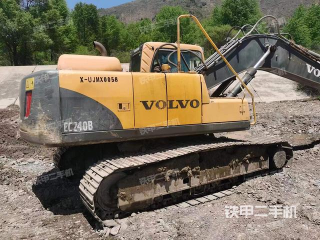 沃尔沃EC210B挖掘机