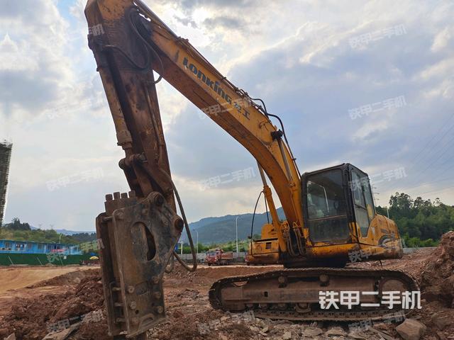 龙工LG6225挖掘机