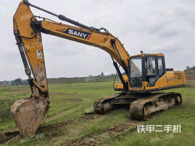 三一重工SY215C挖掘机