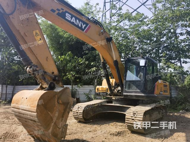 三一重工SY245H挖掘机