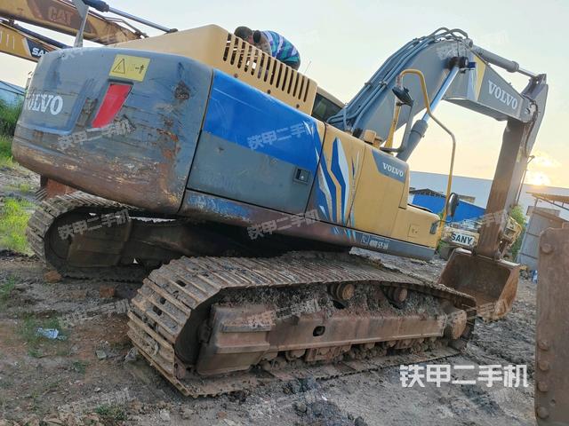 沃尔沃EC300DL挖掘机