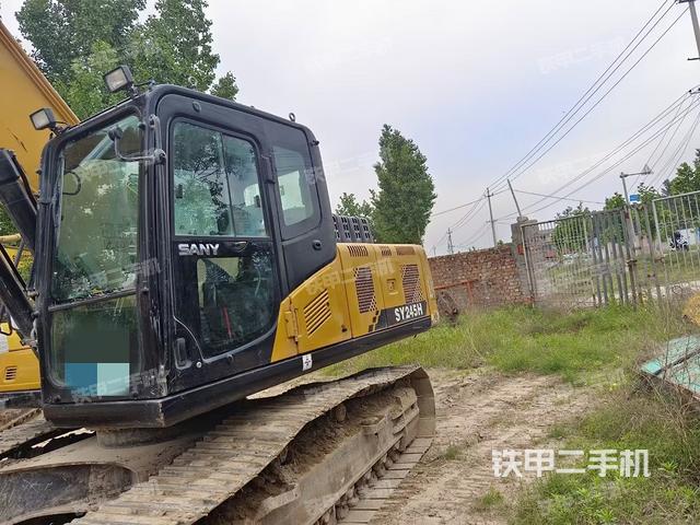 三一重工SY215C挖掘机