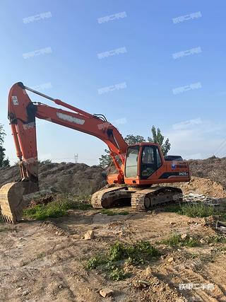 河南-鹤壁市二手斗山DH215-9挖掘机实拍照片