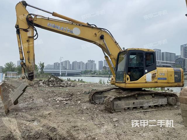 小松PC200-7挖掘机