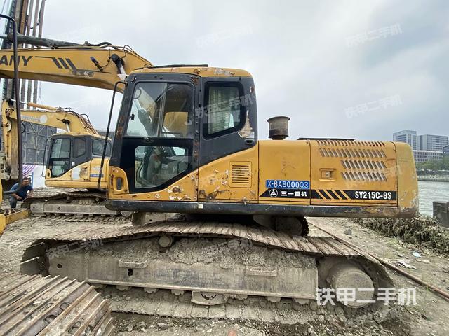 三一重工SY215C挖掘机