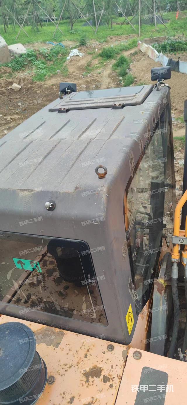 驾驶室顶部（整机外观）