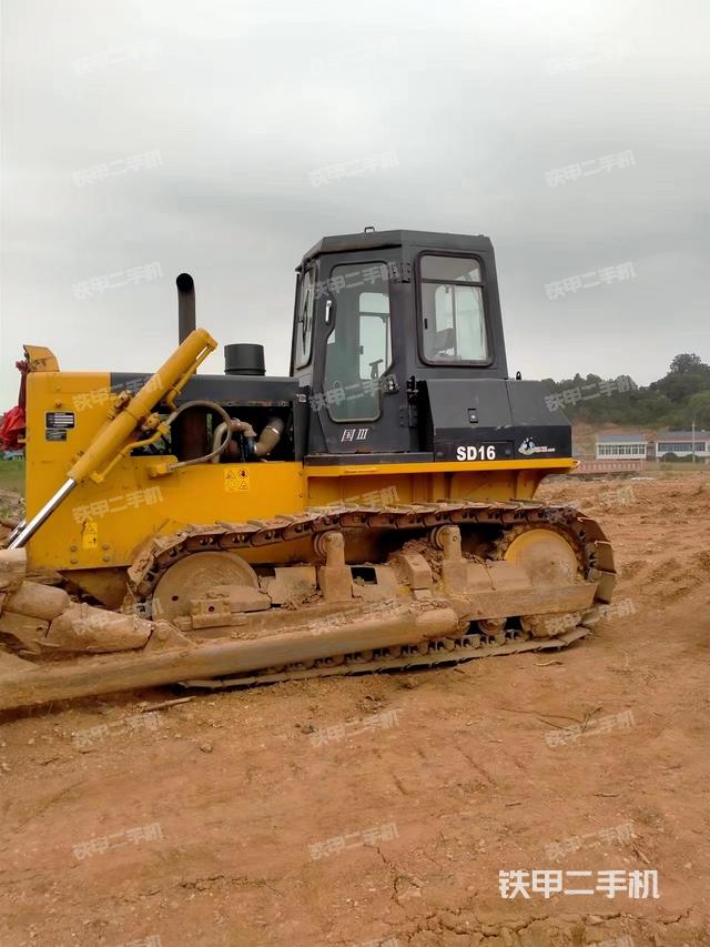 山推SD16标准型推土机